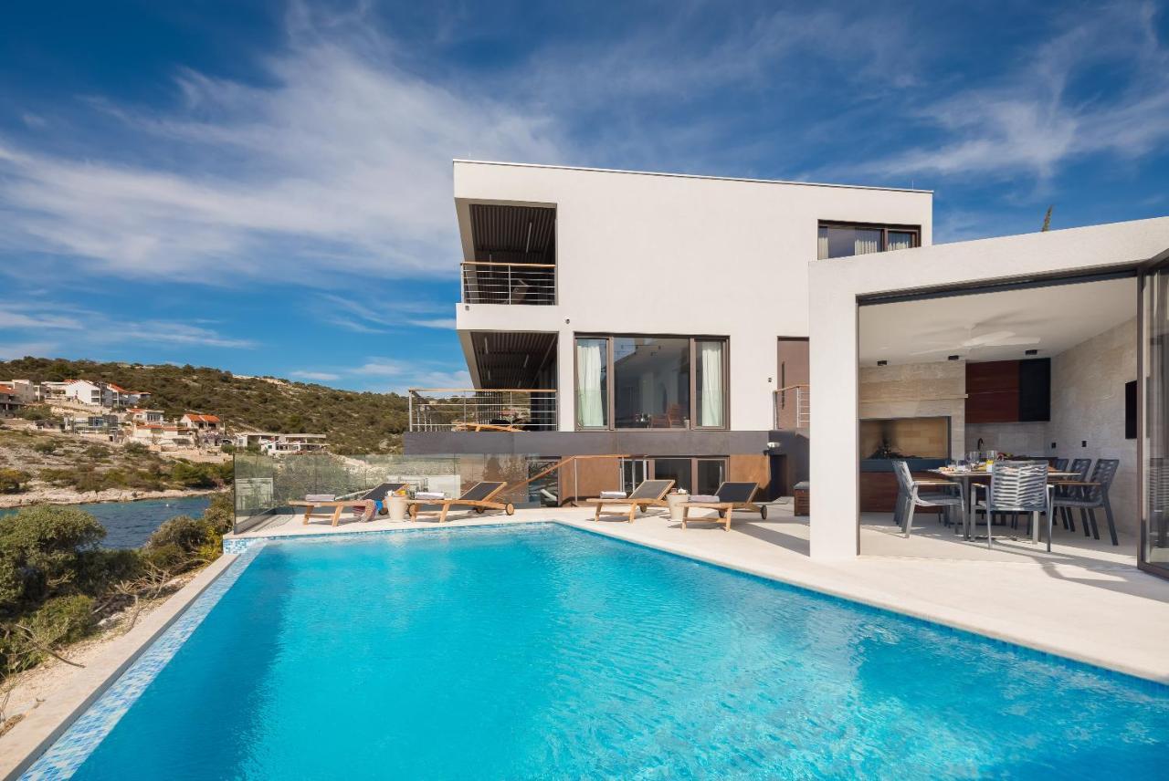 Beachfront Villa Punta Planka With Pool Rogoznica  Exterior foto