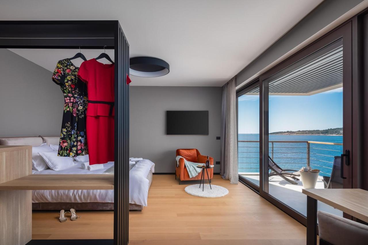 Beachfront Villa Punta Planka With Pool Rogoznica  Exterior foto
